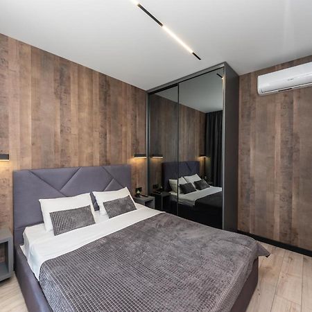 Апартаменти Метро Вирлиця Kiev Exterior foto