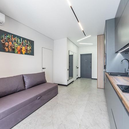 Апартаменти Метро Вирлиця Kiev Exterior foto