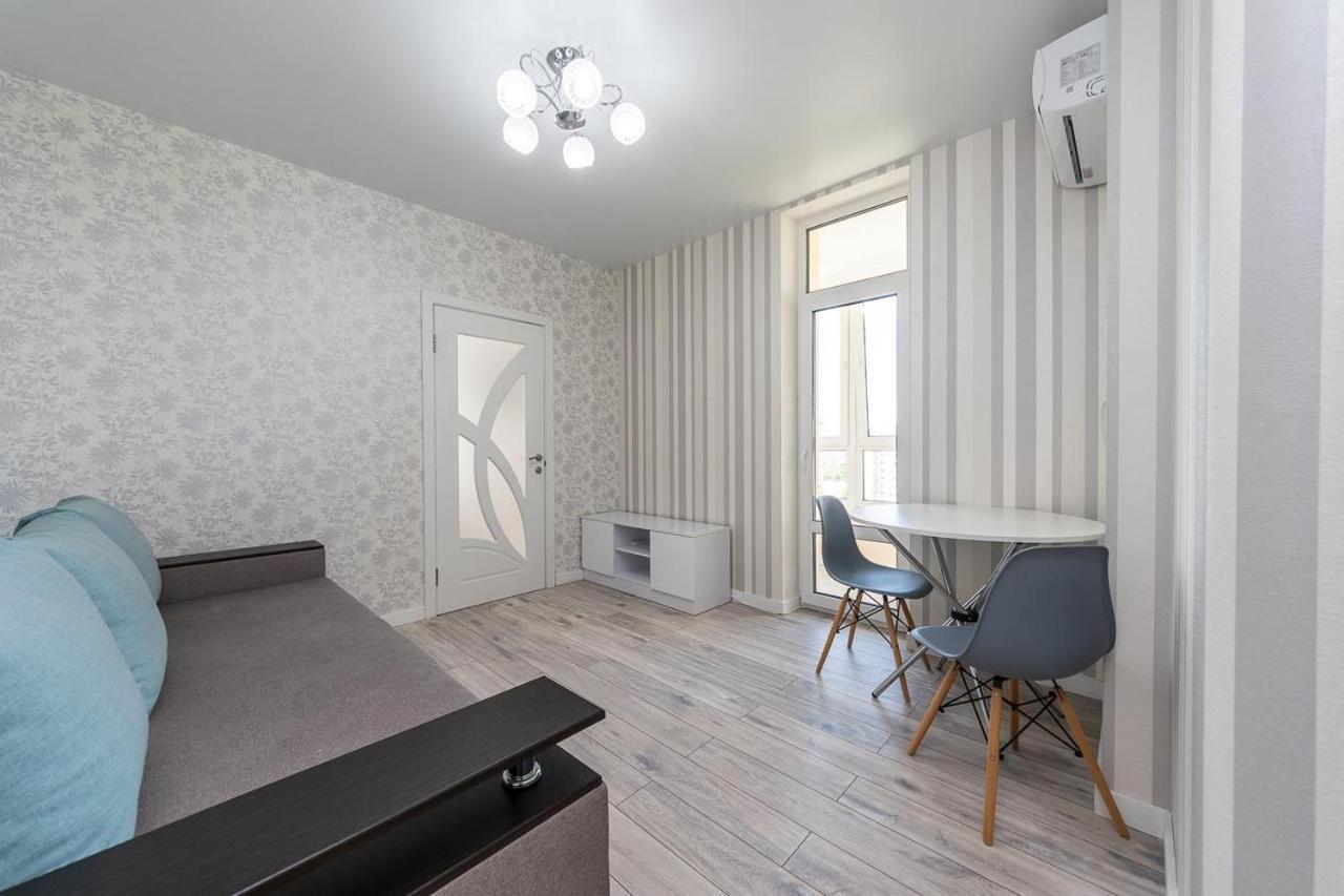 Апартаменти Метро Вирлиця Kiev Exterior foto