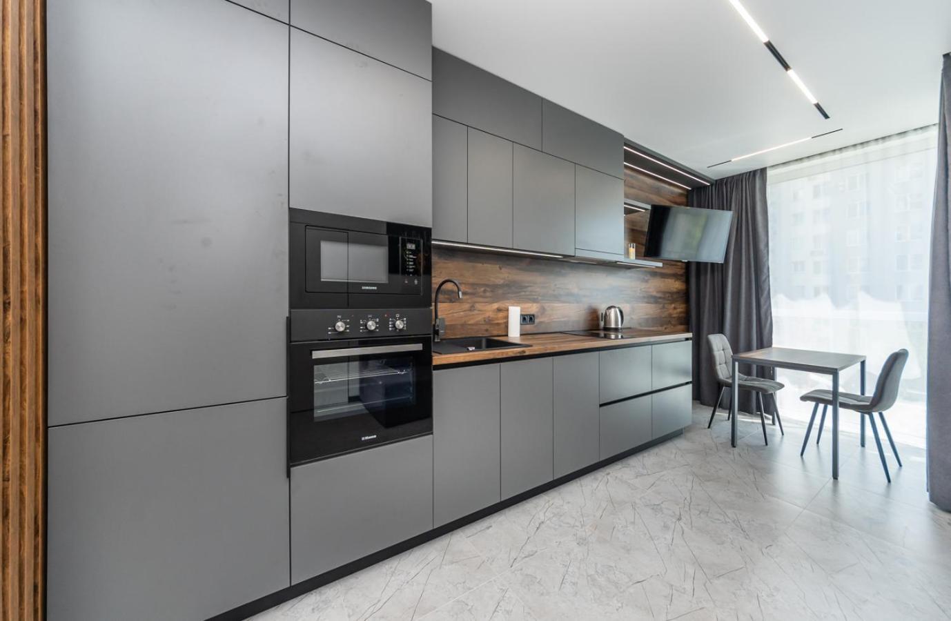 Апартаменти Метро Вирлиця Kiev Exterior foto